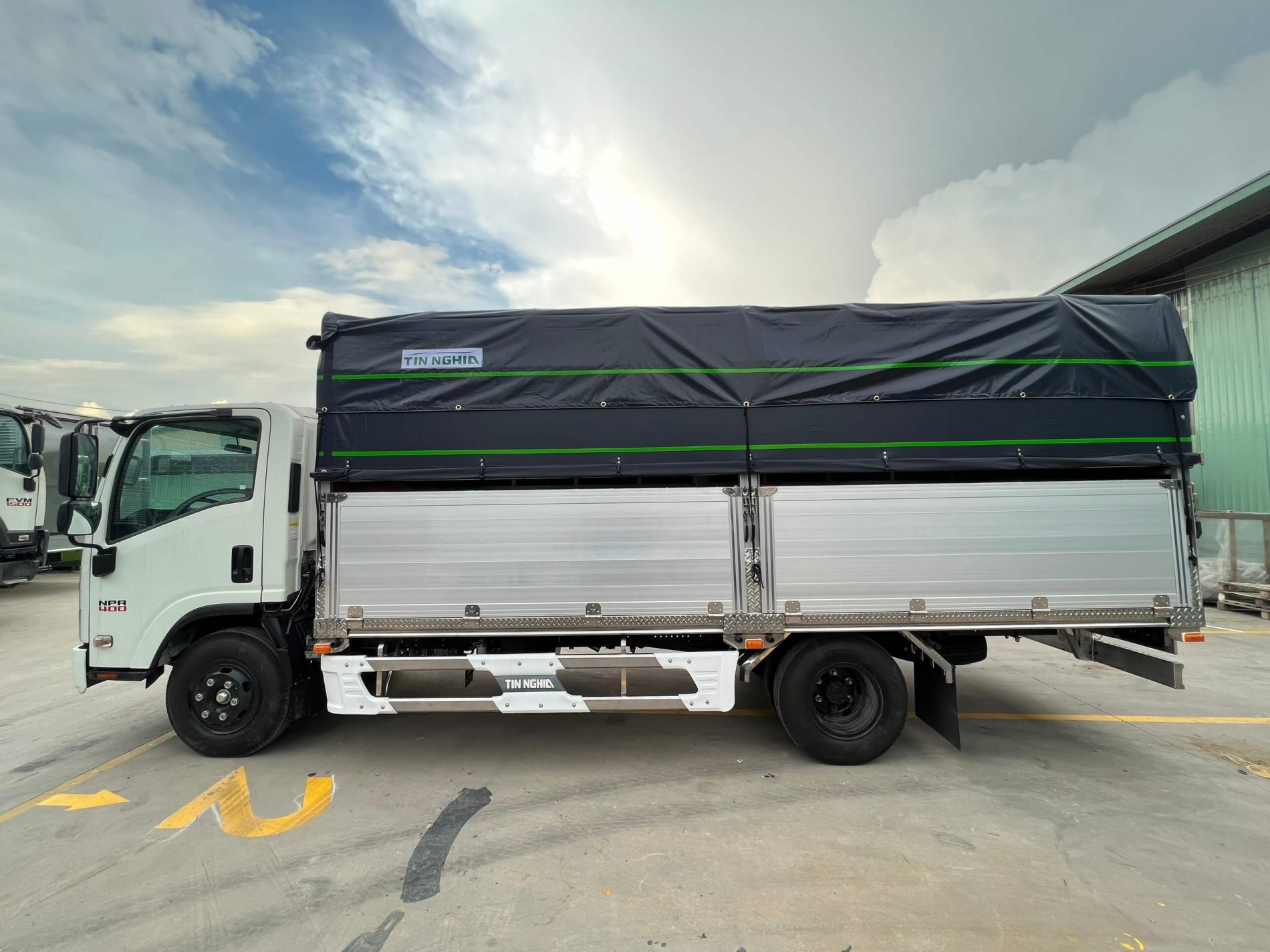 Xe tải Isuzu NPR 400 3T5 thùng dài 5m1 – Giá xe Isuzu 3.5 tấn 2025