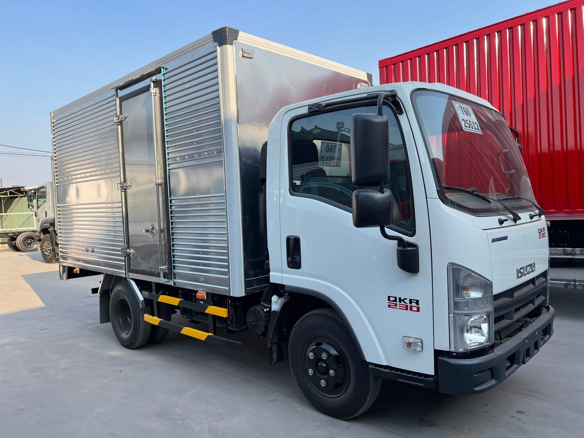 Xe tải Isuzu QKR 230 1T9 thùng dài 3m6 – Giá xe Isuzu 1.9 tấn mới nhất